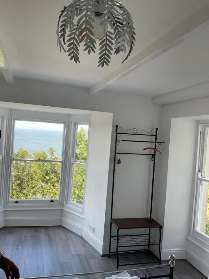 Woodlands Bellevue Bed & Breakfast Нюкий Екстериор снимка