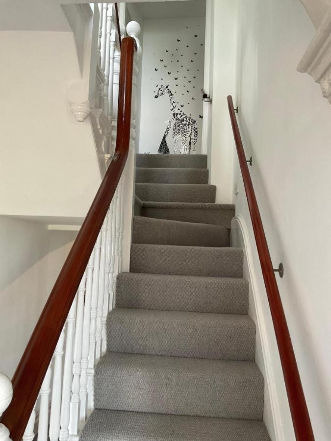Woodlands Bellevue Bed & Breakfast Нюкий Екстериор снимка