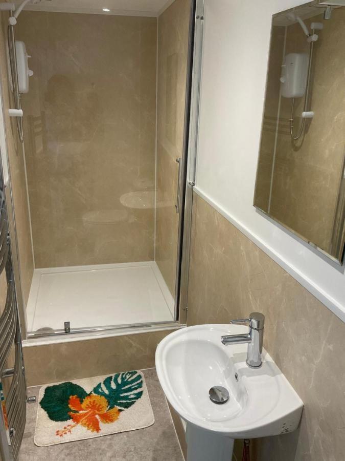 Woodlands Bellevue Bed & Breakfast Нюкий Екстериор снимка